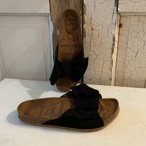 MadPaw black bow tie sandals Size 9